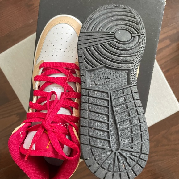 Nike Jordan 1 Mid Big Kid’s sz 5.5Y, W 6.5 - Picture 7 of 9